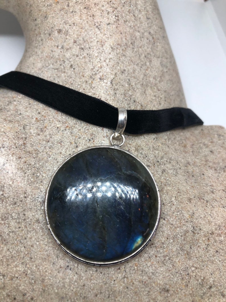Vintage silver Genuine blue Labridorite Gemstone necklace.