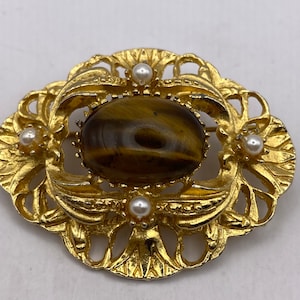 Spilla vintage con occhio di tigre dorato