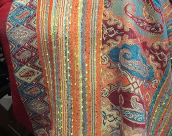 Lenço/Xale Pashmina Nemesis Vintage em Brocado Paisley Vermelho Borgonha