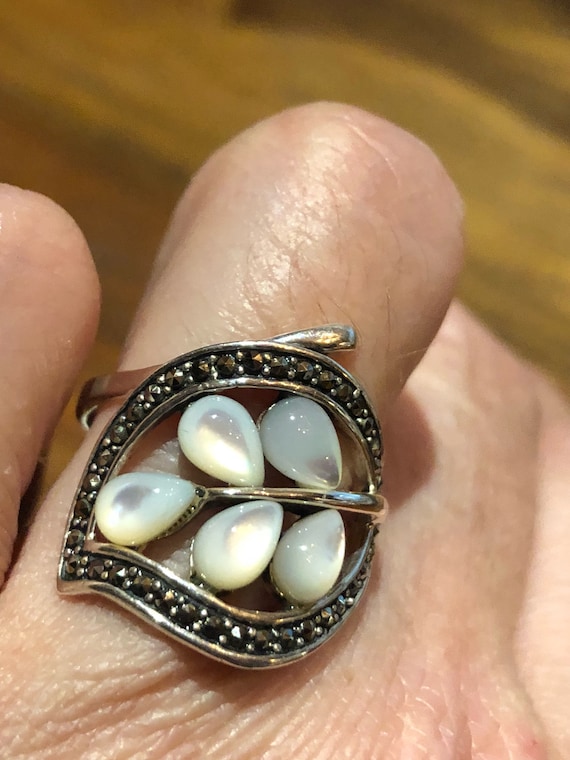 Vintage Mother of Pearl 925 Sterling Silver Ring - image 1