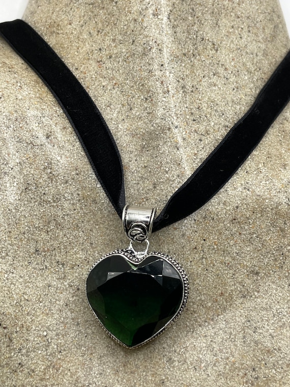 Vintage Heart Antique Green Emerald Glass Choker N