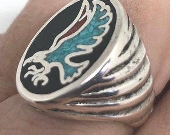 Anillo de halcón para hombre con incrustaciones de turquesa y coral rojo del suroeste de los nativos americanos vintage