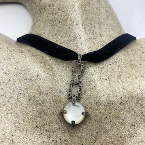 Vintage Marcasite 925 Sterling Silver Mother of Pearl Pendant Necklace