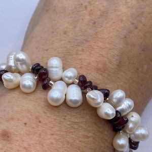 Vintage Pearl and Chip Garnet Stretch Bracelet