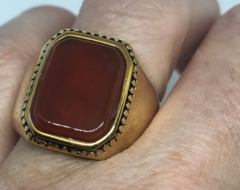 Vintage gyllene signetring med röd karneol