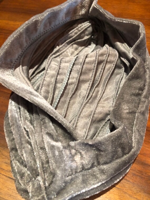 Vintage Gray Stretch Velvet Deco Turban Hat - image 4