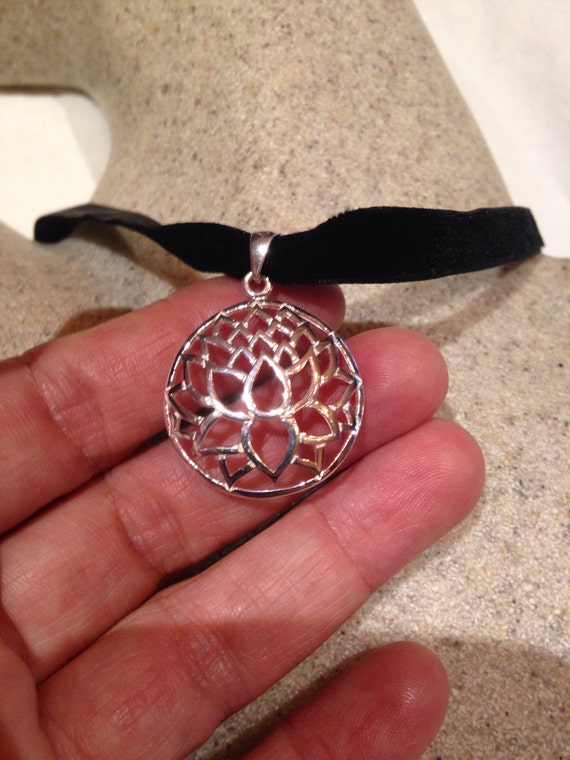 Ancient Entwined Lotus Flower Dangle Pendant - image 5