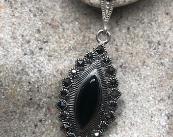 マーカサイト　イヤリング　ネックレス　オニキス マーカサイト（黄鉄鉱）オニキスシルバーペンダントイヤリング