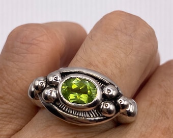 Vintage Green Peridot Filigree 925 Sterling Silver Cocktail Ring