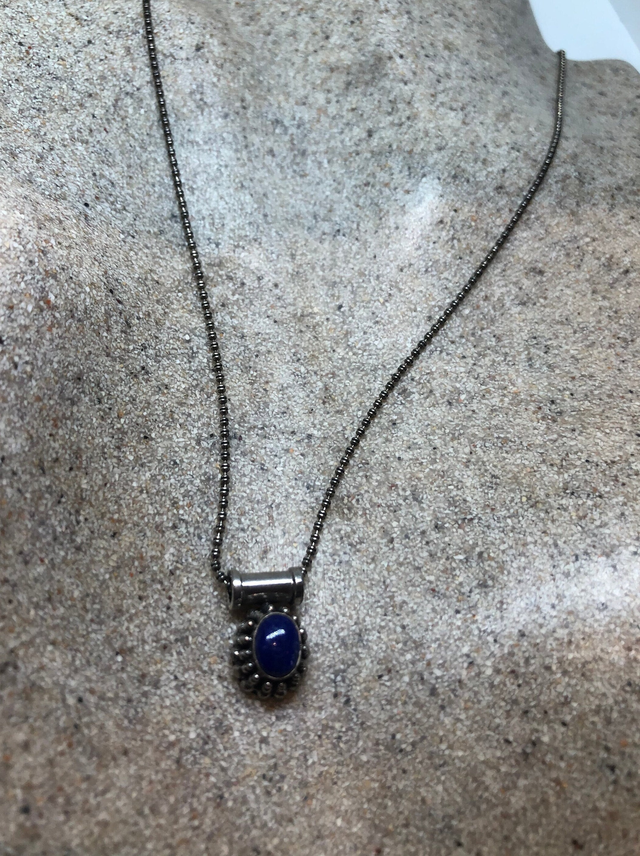 Collana con ciondolo in argento sterling 925 con lapislazzuli blu vintage Tibet - Italia Collana con ciondolo in argento sterling 925 con lapislazzuli blu vintage Tibet - Italia