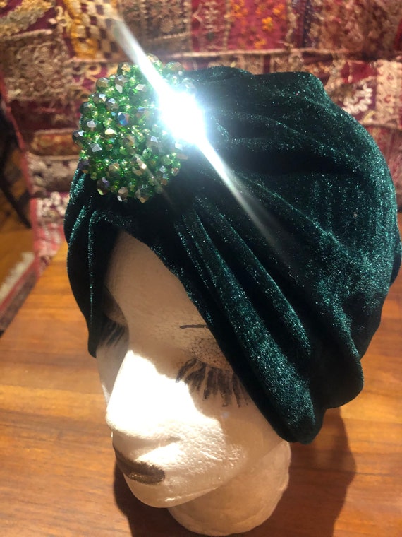 Vintage Green Stretch Velvet Deco Turban Hat - image 2