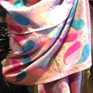 vintage Écharpe cachemire en brocart pashmina rose fuschia bleu et bleu