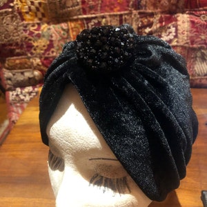 Vintage Black Stretch Velvet Deco Turban Hat