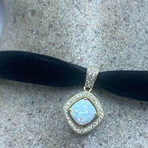Vintage White Opal Choker Golden 925 Sterling Silver Pendant Necklace