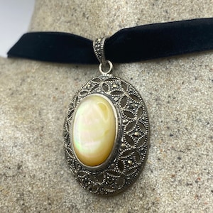 Vintage Marcasite 925 Sterling Silver Mother of Pearl Pendant Necklace