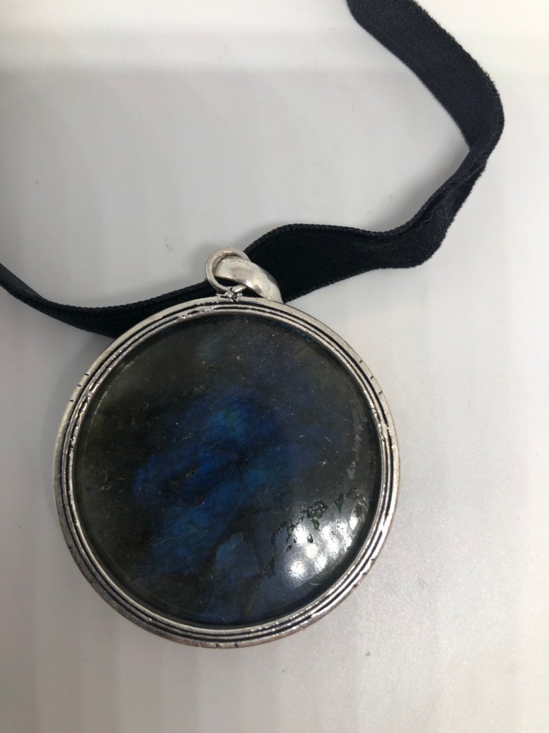Vintage silver Genuine blue Labridorite Gemstone necklace.