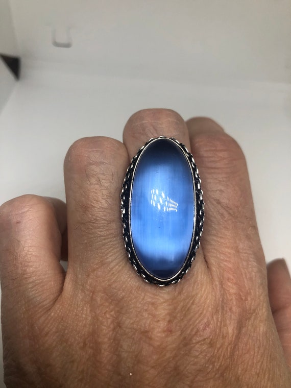 Vintage Blue Cats Eye Art Glass Ring Size 7 - image 1