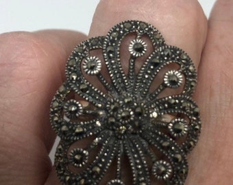 Vintage-Ring aus 925er Sterlingsilber mit echtem Schweizer Markasit und gotischem Design