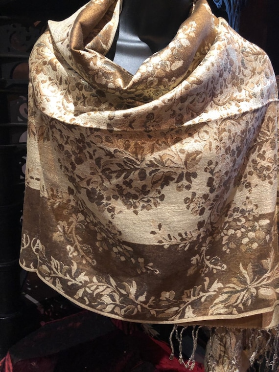 Review of a Louis Vuitton shine shawl in brown and gold fabulous