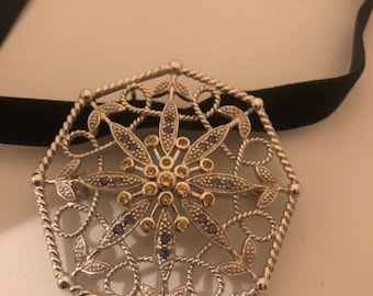 Collana girocollo vintage fatta a mano con spilla a farfalla in argento sterling, citrino e iolite.