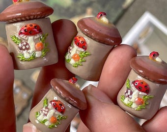 STL file dollhouse mushroom canister with lid, vintage kitchen, 3d print