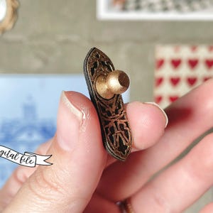 STL-Datei Puppenhaus Art Deco Türschild mit Knauf, 3D-Druck, aus Resin