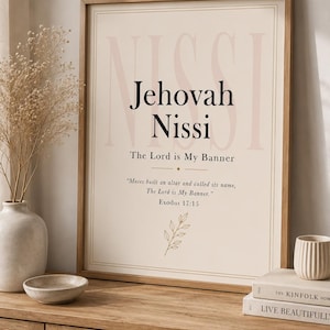 Puede incluir: Impresión enmarcada con las palabras "Jehovah Nissi" en negro y "The Lord is My Banner" debajo. La impresión incluye una cita de Éxodo 17:15 y una ilustración de hoja. El marco es de color marrón claro.