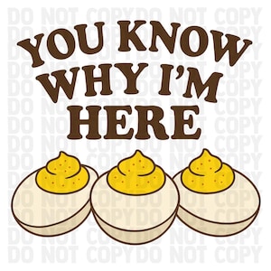 Puede incluir: Ilustración con tres huevos rellenos con relleno amarillo y el texto "YOU KNOW WHY I'M HERE" en marrón. La imagen tiene un estilo de dibujos animados, ideal para la decoración de la cocina o artículos temáticos de comida.