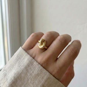 Gouden knoopring – verstelbare roestvrijstalen dikke knoopband, moderne minimalistische statementring cadeau voor haar