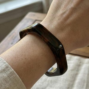 Tortoiseshell Bangle for Women, Hexagon Resin Bracelet, Brown Geometric Bangle, Chunky Acrylic Jewelry, Dark Academia Gift for Her