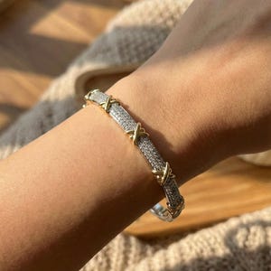 Pulsera rígida bicolor con circonitas cúbicas plateadas y doradas – Pulsera de acero inoxidable con pavé de cristales, elegante pulsera apilable bicolor para mujer