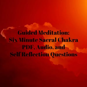 Puede incluir: Gráfico digital con un fondo degradado rojo y naranja, con formas blancas en forma de nube y texto. El texto dice "Meditación Guiada: Seis Minutos Chakra Sacro PDF, Audio y Preguntas de Autorreflexión."