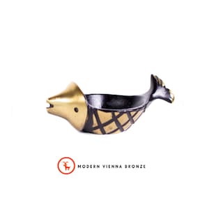 Huevera Walter Bosse - Portavelas de pez de latón vintage original de Herta Baller Austria, años 60, plato con forma de pez, figura de Piscis de mediados de siglo.