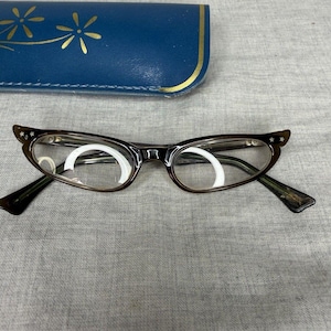 Victory Eyewear - Etsy display picture 3