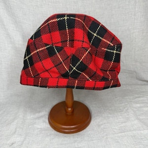 VINTAGE Pendleton figursydd herrhatt i mellanstor ull, röd tartan, rutig basker, tillverkad i USA