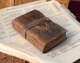Libreta de piel grabada con el sol y la luna, cuaderno hecho a mano con bordes irregulares