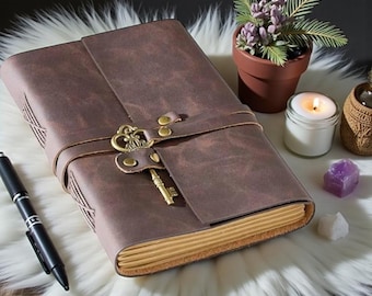 Diario de cuero hecho a mano con llave: cuaderno grimorio rústico vintage