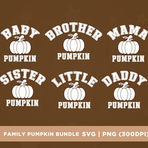 Può includere: Grafica marrone con sei disegni di zucche bianche e testo. Il testo recita "Baby Pumpkin", "Brother Pumpkin", "Mama Pumpkin", "Sister Pumpkin", "Little Pumpkin" e "Daddy Pumpkin". Le parole sono in un carattere stilizzato.