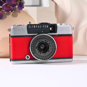 Vintage Olympus Pen EE-2，Refurbished 35mm Film Camera，Red Leather，Mini exquisite bracelets and storage bags
