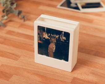 Polaroid 600 and iType display and storage frame - magnetic back - snapstack