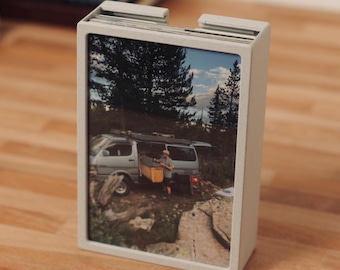 Photo display and storage frame - 6"x4" - tabletop - snapstack