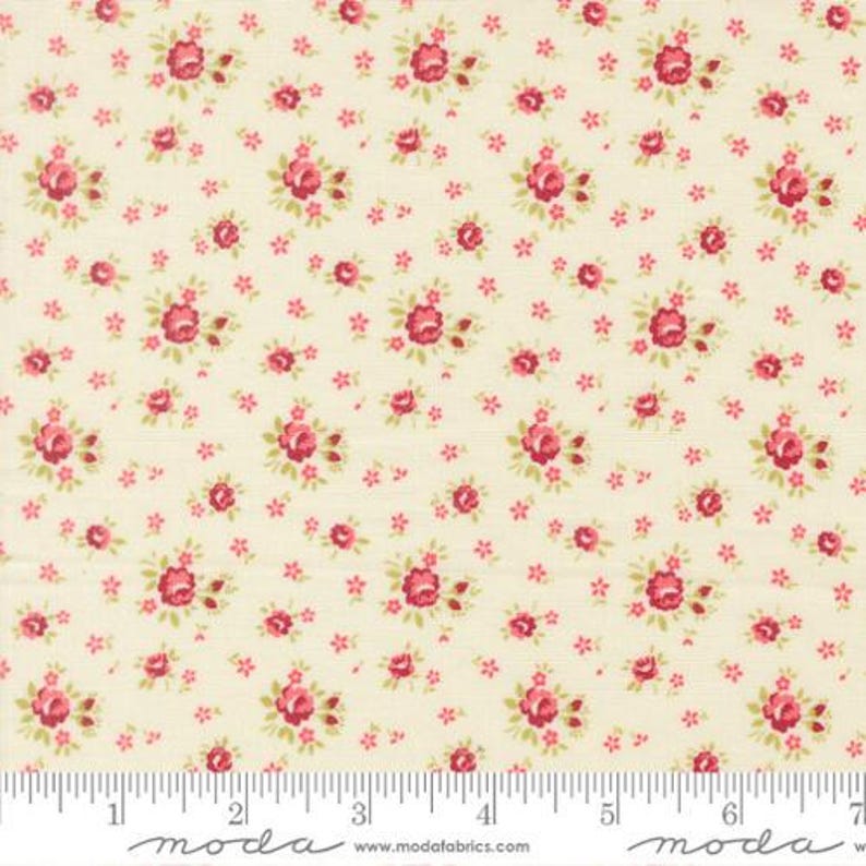 Cluster Ruller Lyda Rose Cream With Red Sm Roses by Bunny Hill, From Moda 3071 11 ...