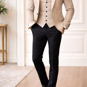Traje beige de 3 piezas, esmoquin de novio de corte entallado, pantalón negro, hecho a medida