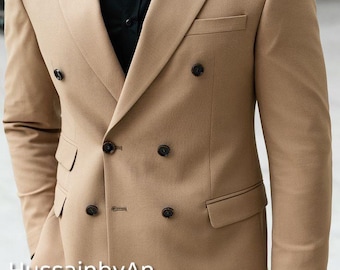 Blazer masculino cor camelo com abotoamento duplo • Paletó de alfaiataria slim fit • Casaco formal para jantar de casamento