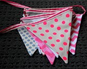 Tissu boucles rose de belle et gris banderoles. Bébé fille décor de pépinière. Bruant des filles chambre bunting.grey chevron, rose chevron, rose. douche de bébé