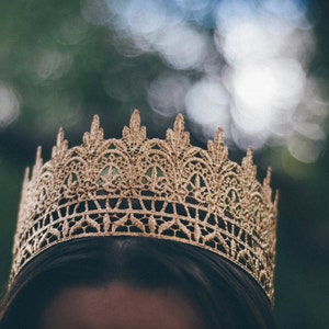Gold lace crown fit for a queen, perfect for birthdays, bridal showers, weddings, maternity shoots, and fantasy photography. A regal statement piece for women, brides, and princess themes. Lightweight, elegant, and handcrafted for a royal touch.