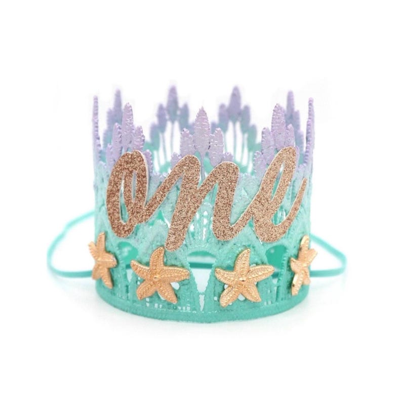 Mermaid first birthday crown with aqua lace, gold glitter starfish, and a glittery “one” topper. Perfect for a mermaid birthday party, Oneder the Sea theme, cake smash photoshoot, or beach baby shower. Handmade, lightweight, and customizable.