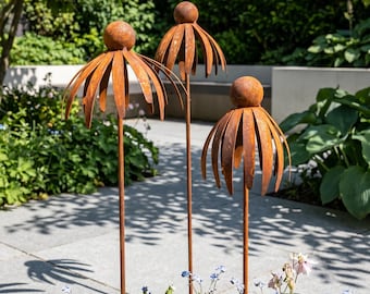 Flores de jardín de metal oxidado, decoración para exteriores, estacas para flores, escultura para patio, arte rústico para plantas.