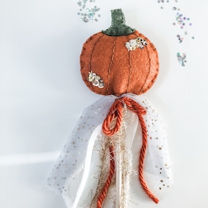 Pumpkin Wand//magicwand•Halloween wand•woodenwand•animalwand•flower wand•magical•makebelieve•imagination•wand•Scanditoys•fall wand