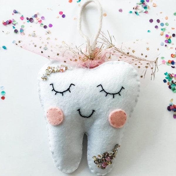 Almohada del Hada de los Dientes // Hada de los Dientes • almohada • Hada de los Dientes • juguete de fieltro • varita de flores • mágico • fantasía • imaginación • varita • juguetes escandinavos • verano • hada